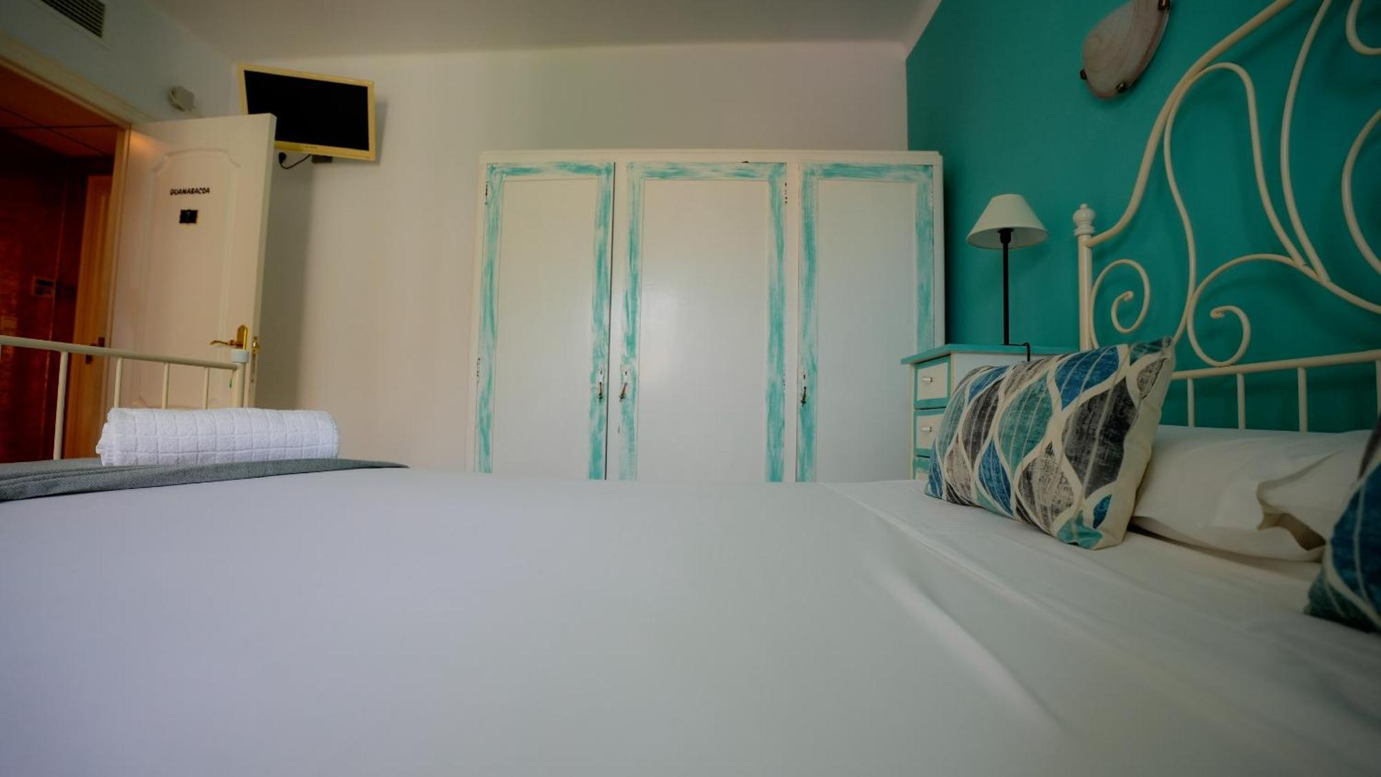 La Casa De Mima Bed & Breakfast Cubelles Oda fotoğraf