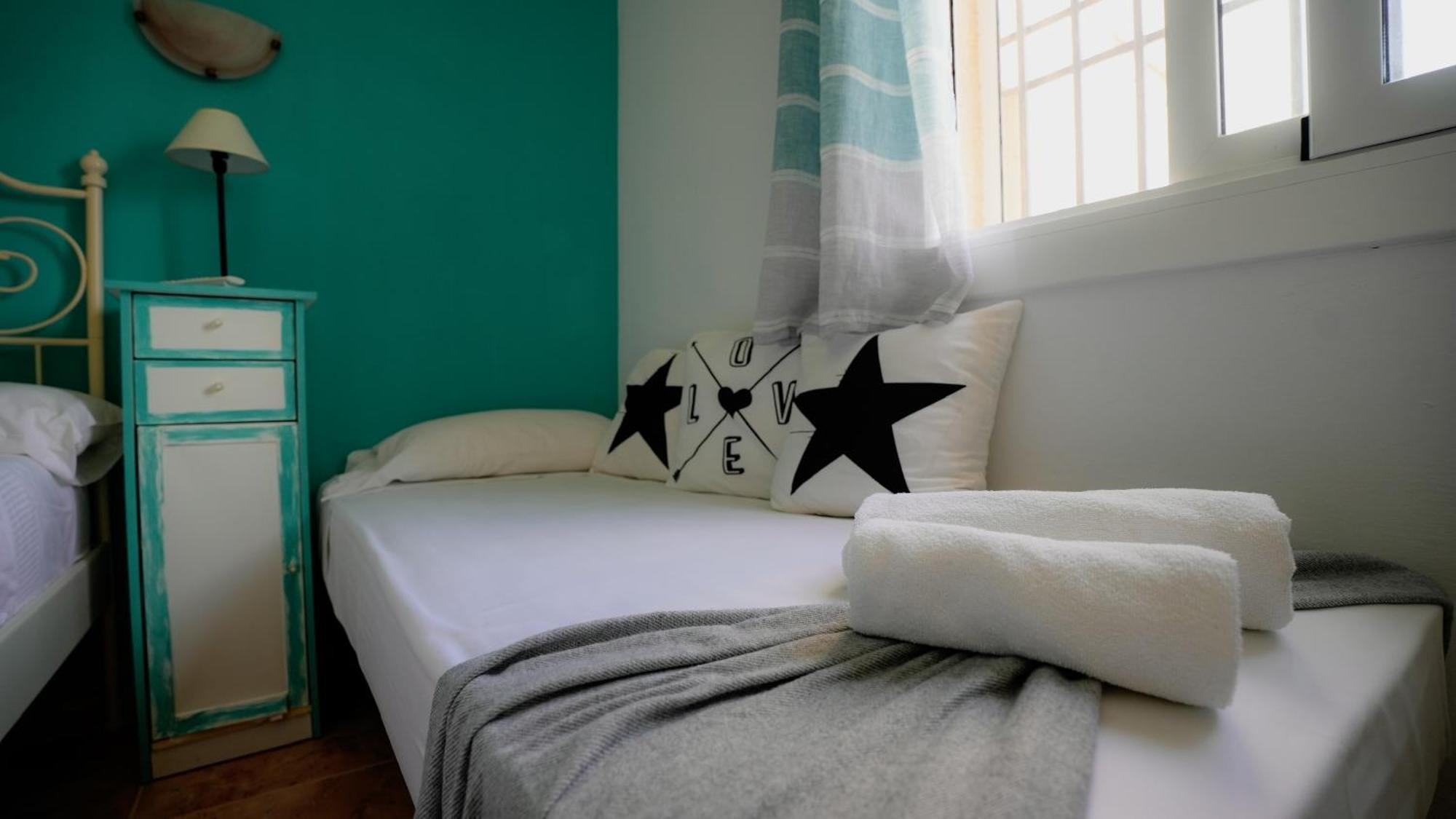 La Casa De Mima Bed & Breakfast Cubelles Oda fotoğraf
