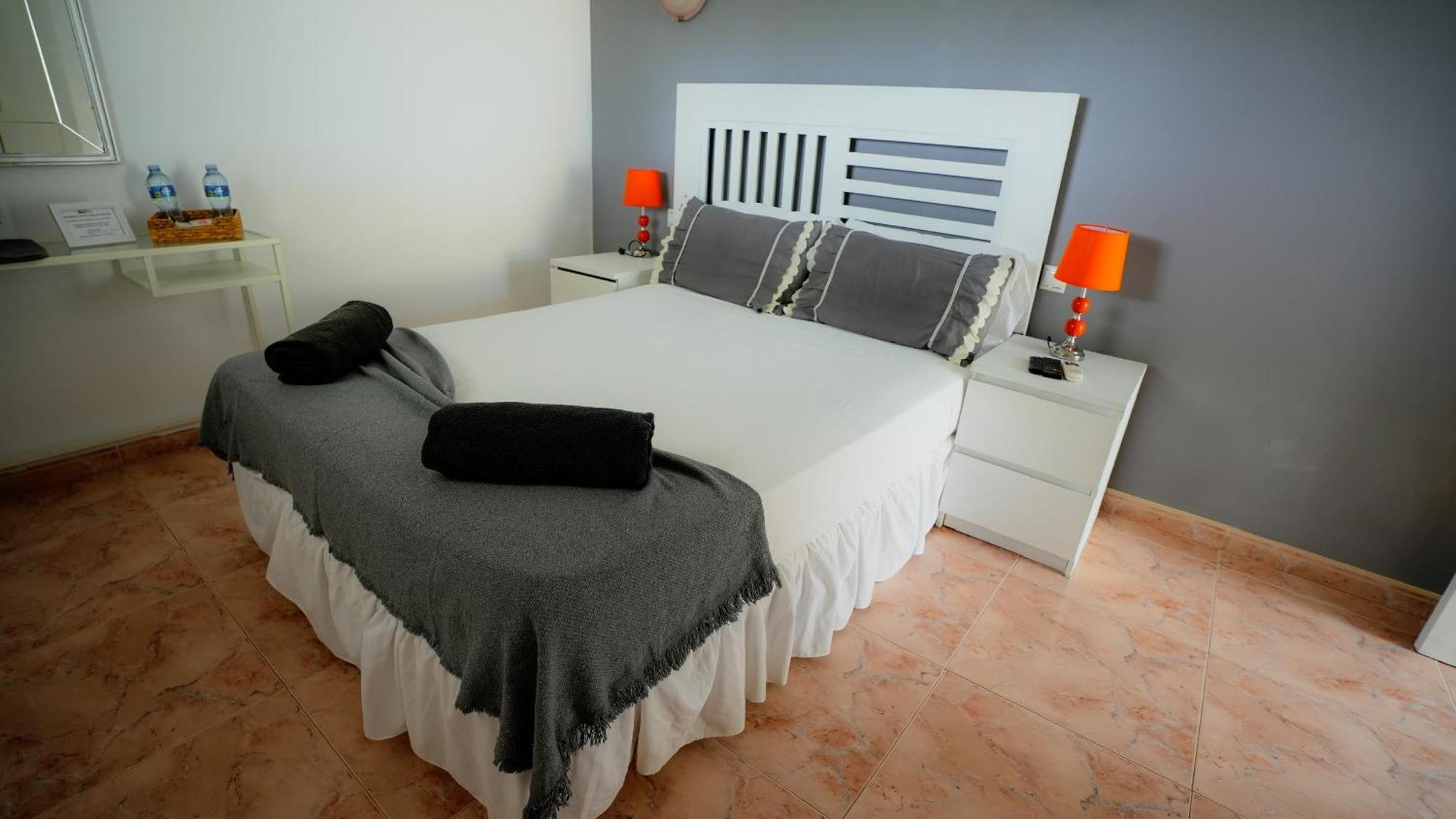 La Casa De Mima Bed & Breakfast Cubelles Oda fotoğraf